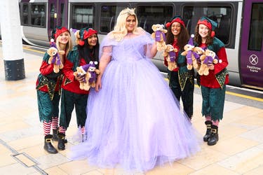 Con đường duy nhất là Essex-mas! Gemma Collins đề nghị giúp đỡ yêu tinh