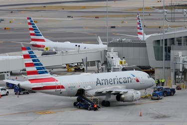 Plane forced to land 250 miles into flight due to crack in windshield