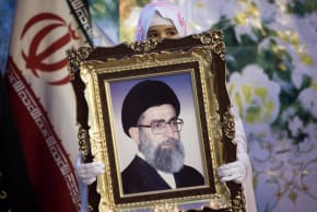 Từ người sống sót đến Lãnh Tụ Tối Cao Ali Khamenei năm 1981