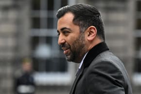 Cựu bộ trưởng đầu tiên của Scotland Humza Yousaf phải đối mặt với máy thăm dò sau một phần tư triệu đóng góp cho Gaza