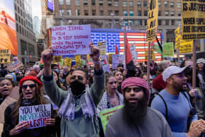 Pro-Palestinian protesters block NYPD from addressing bomb threat, official claims