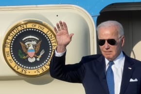 Những người biểu tình ủng hộ Palestine vây quanh cuộc đổ bộ của Biden ở Dallas - báo cáo