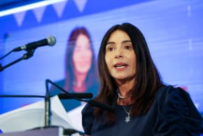 Miri Regev từ chối lời đề nghị của Herzog chỉ là trẻ con