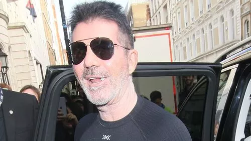 Simon Cowell tươi tắn khi bước ra trong bộ đồ thể thao cho buổi thử giọng Britain's Got Talent