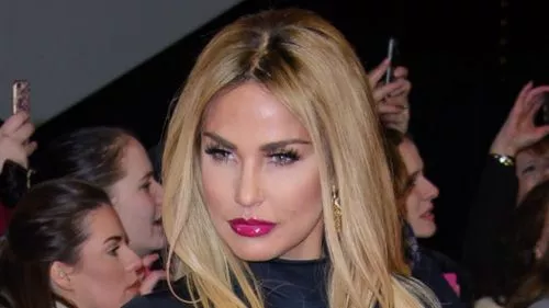 Katie Price bị ám ảnh bởi lời tiên đoán về cái chết của một nhà tâm linh rằng nó có liên quan đến tâm trí cô ấy '