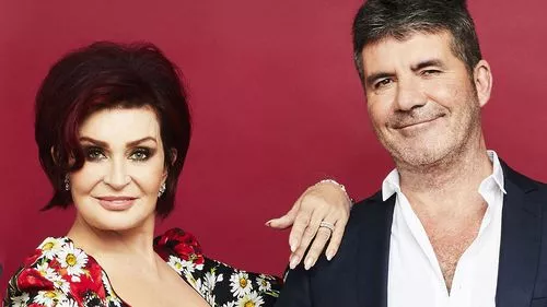 Phản ứng 6 từ của Simon Cowell với việc Sharon Osbourne đào bới khi Amanda Holden nhảy lên phòng thủ