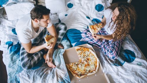 Chuyên gia về nghi thức xã giao chia sẻ cách ăn pizza 'đúng' - và khi nào nên dùng dao và nĩa