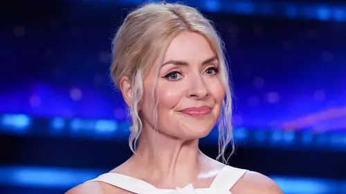 Holly Willoughby leaves ITV Dancing on Ice fans in disbelief with show-stopping dress on quarter final