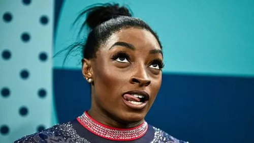 Simone Biles nói rằng cô ấy đã đúng khi gọi MyKayla Skinner là vận động viên thể dục cầu xin cô ấy dừng lại