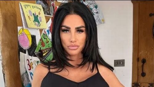 Katie Price phá vỡ sự im lặng bằng lửa khi Peter Andre và vợ Emily chào đón đứa con thứ ba