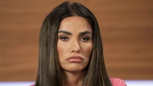 Katie Price đã xử lý vấn đề tài chính lớn bằng cách đánh giá việc phá sản