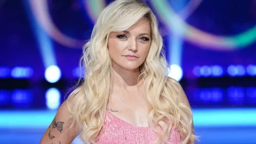 Hannah Spearritt dọa bỏ Dancing on Ice sau khi tập luyện khiến ngôi sao S Club phải chiến đấu với căn bệnh tiềm ẩn trong nước mắt