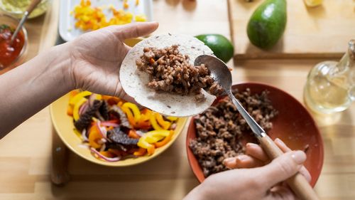 ‘ Cách nấu bánh taco mới của phụ nữ nhưng ai cũng để ý đến một vấn đề lớn