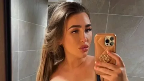 Lauren Goodger cởi đồ bơi như bạn trai cũ của Mark Wright để lại 'fuming' bởi hành động của cô