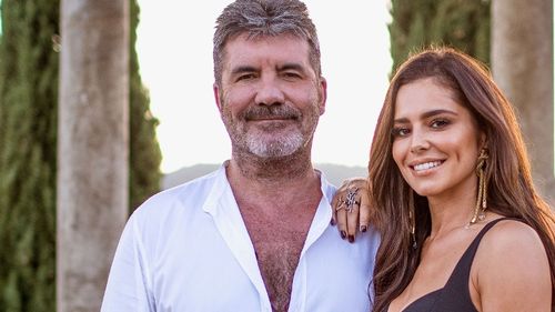 Simon Cowell đang chơi với Cheryl và con trai Bear sau khi kết thúc mối thù cay đắng