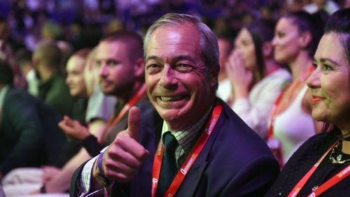 MP cao nhất của Nigel Farage được trả lương cao nhất của nước Anh như một khoản thu nhập khổng lồ hàng tháng cho thấy