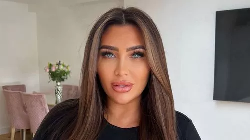 Ngôi sao Lauren Goodger bị thương sau khi "sự cố nhỏ" xảy ra trong cuộc chiến sức khỏe tâm thần