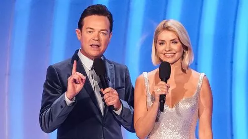 Người xem Dancing On Ice nói rằng 'nó có ý nghĩa như vậy' khi Stephen Mulhern thay thế Phillip Schofield