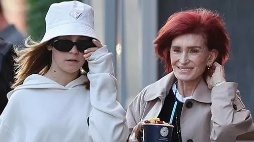 Sharon Osbourne đối xử với cháu gái hiếm khi gặp Ngọc Trai đến kem sau chuyện tình hận thù