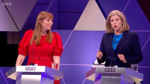 Angela Rayner phá hủy Penny Mordunt trả lời một cách tàn bạo "Tôi sẽ không được lên lớp."