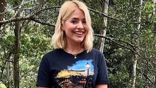 Cuộc triển lãm mới của Holly Willoughby đã hỗn loạn vì "các ngôi sao nổi lên mối thù bất ngờ" '