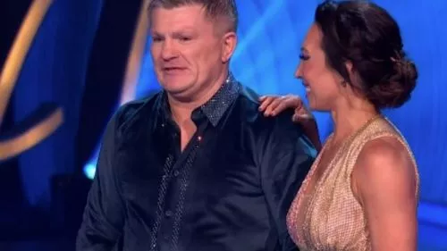 Ricky Hatton 'rút ruột' khi lần đầu tiên bị loại khỏi Dancing On Ice 2024 sau khi trượt ván