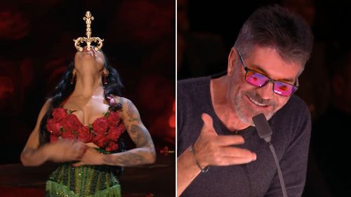 Người hâm mộ tài năng của nước Anh là những người cuồng tín như Simon Cowell đã bị trói buộc bằng lưỡi dao