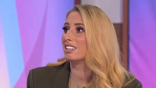 Sự biến đổi mới nhất của Stacey Solomon được đóng dấu 'less' trong hậu phương từ quạt