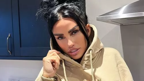 Katie Price cho thấy kết quả của việc nâng mặt £10k với Harvey