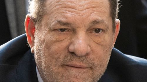 Bản án hiếp dâm năm 2020 của Harvey Weinstein bị bãi bỏ bởi tòa án New York