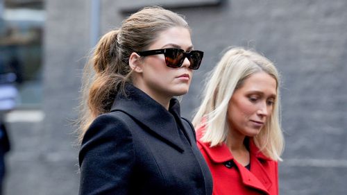 Giáo sư nghệ thuật tệ nhất Belle Gibson đang cần giúp đỡ và ngồi tù