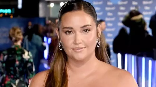 Ngôi sao của EastEnders Jacqueline Jossa tiết lộ cuộc chiến sức khỏe bí mật và nói rằng cô ấy đã trị liệu trong 14 năm