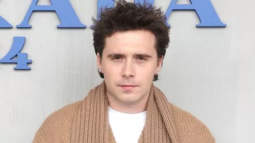 Brooklyn Beckham tiết lộ mẹ anh Victoria chưa bao giờ dạy anh nấu ăn