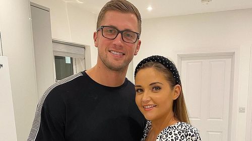 Jacqueline Jossa chia sẻ những bức ảnh hiếm hoi với con riêng 'trông giống bố Dan Osborne'