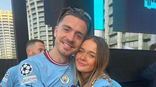 Jack Grealish lên chức chú khi chị gái thông báo mang thai với người mẫu