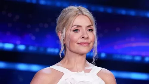 Holly Willoughby liên tục "làm tan vỡ nước mắt" trong sự nghiệp lớn 'reret '