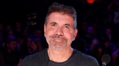 Cuộc tìm kiếm băng ghi hình của Simon Cowell trong khi các đồng nghiệp cũ triển khai chương trình BBC