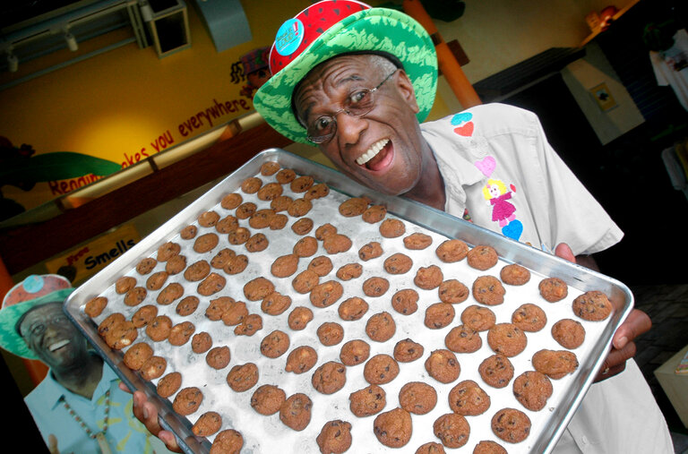 Wally Amos, Đấng tạo ra A - mốt Bánh quy nổi tiếng, chết lúc 88