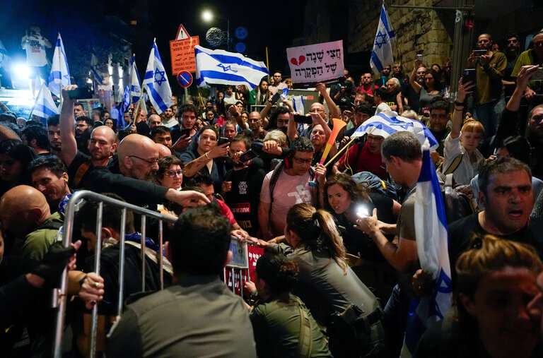 Antigovernment Protesters Clash With Police in Jerusalem