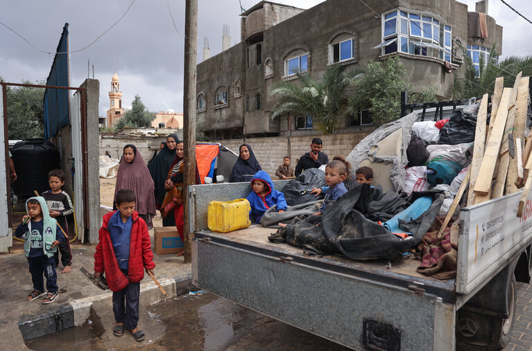 Dân Palestine phản ứng sau khi dân Y - sơ - ra - ên ra lệnh sơ tán ở Rafah