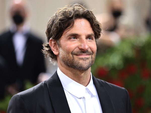 Bradley Cooper: Chỉ huy là “Điều đáng sợ nhất tôi từng làm”