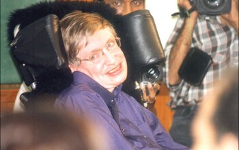 Stephen Hawking: 'thiên tài khiếm khuyết' dính vào vụ bê bối Epstein như thế nào