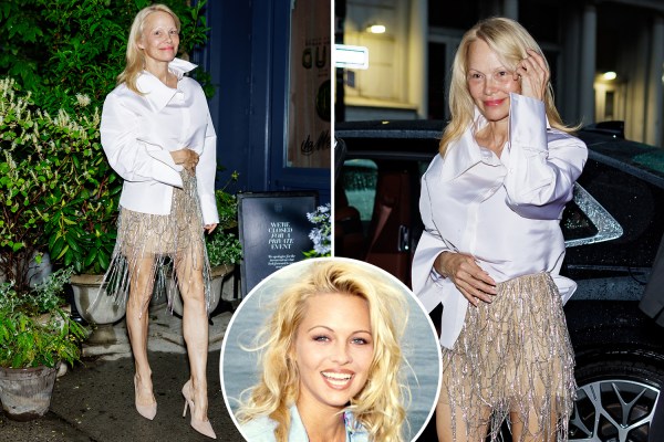 Pamela Anderson, 56 tuổi, trông hoàn toàn khác khi trang điểm miễn phí ở đại học New York