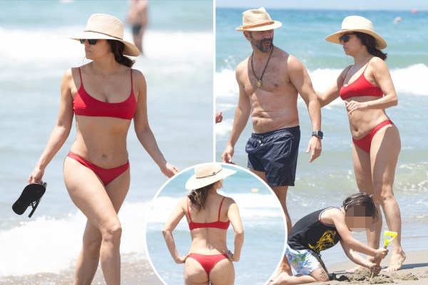 Eva Longoria, 49 tuổi, thích thú với một ngày trên bãi biển với bộ bikini màu đỏ nhỏ ở Tây Ban Nha