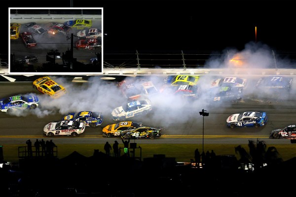 Joey Logano và Denny Hamlin liên quan đến vụ tai nạn kinh hoàng 'chiếc xe 20' Daytona 500