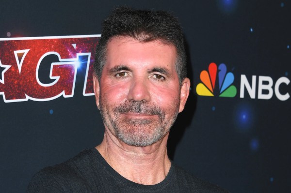 Simon Cowell phải đối mặt với sự cạnh tranh của các cựu đồng nghiệp trong chương trình BBC tại Hàn Quốc