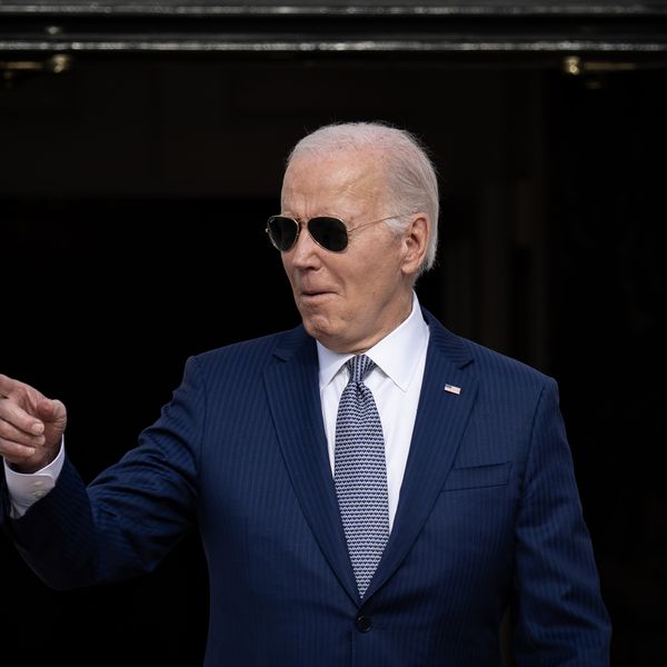 Món quà sinh nhật của Joe Biden dành cho chính mình là một tài khoản Threads