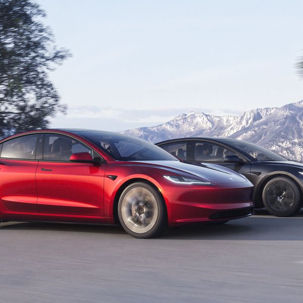 Một Tesla rẻ tiền trở lại thực đơn