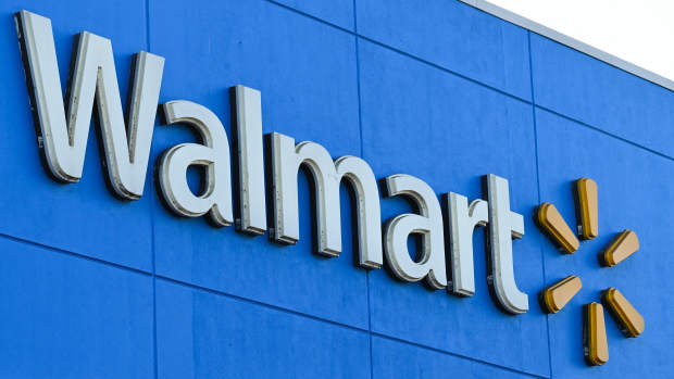 Cửa hàng Walmart đóng cửa, bán đấu giá laptop và TV màn hình phẳng