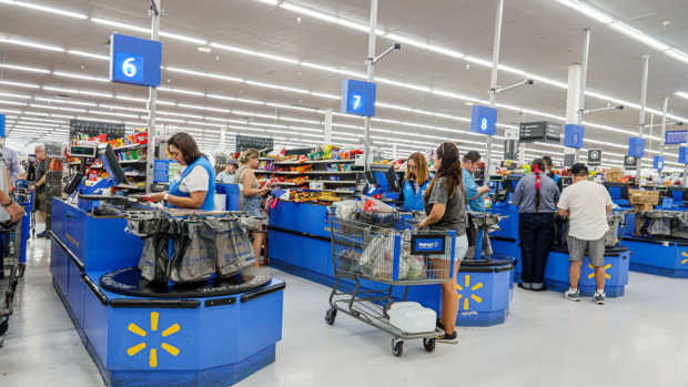 Walmart tiếp tục hưởng lợi khi người tiêu dùng chống lại giá cao